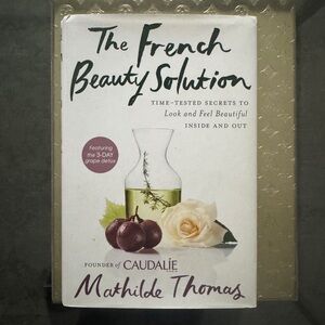 Caudalie The French Beauty Solution Book - White and Black